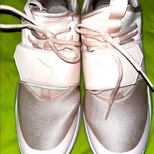 PUMA Light Pink Athletic Shoes 💗